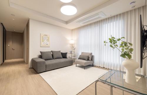 Tobongil-tong Apartment | Stylish Modern Condo, 3 Bedrooms, 2 Bathrooms, 4 Air Conditioners, 65-inch TV, Laundry Machine & Dryer
