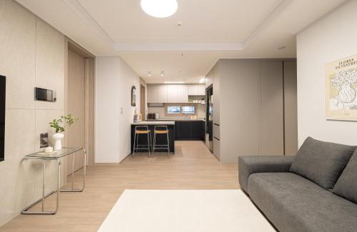 Tobongil-tong Apartment | Stylish Modern Condo, 3 Bedrooms, 2 Bathrooms, 4 Air Conditioners, 65-inch TV, Laundry Machine & Dryer