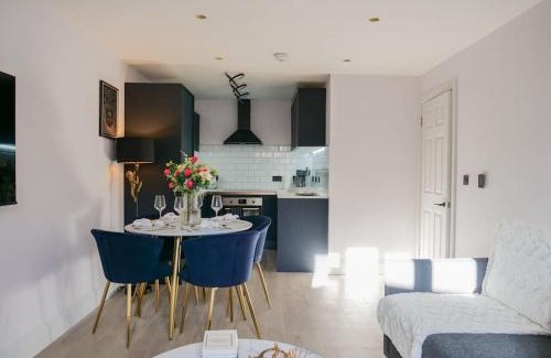 Acton Apartment | Stylish Retreat for Your Short Getaway