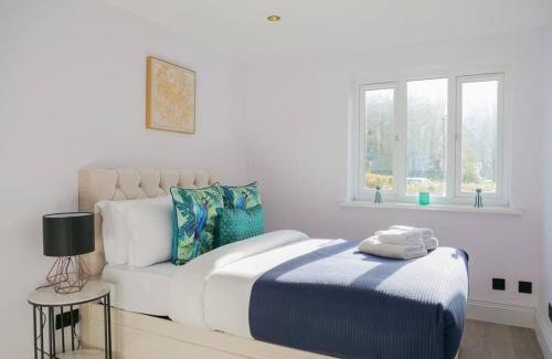 Acton Apartment | Stylish Retreat for Your Short Getaway
