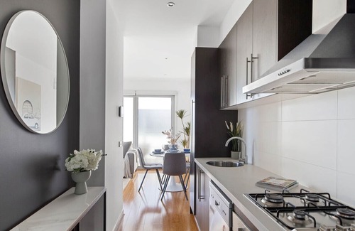 Caulfield North Apartment | Stylish Serenity at Orrong