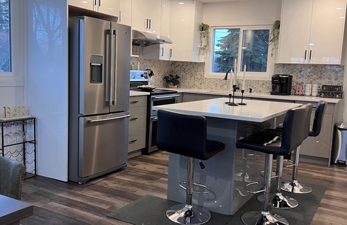 Jasper Place House | 🌟 Stylish, Spacious 3BR WEM, AC — Pet Friendly, Near Top Attractions