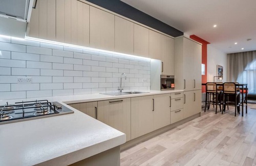 Belfast Central District Apartment | Stylish Stay in Belfast’s Iconic Castle Buildings