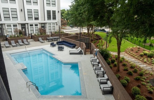 First Ward House | Stylish Townhouse In Uptown, 1BD studio, City Views & WiFi