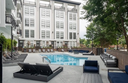First Ward House | Stylish Townhouse In Uptown, 1BD studio, City Views & WiFi