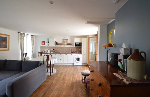 Badefols-d'Ans House | Stylish village gîte with private garden