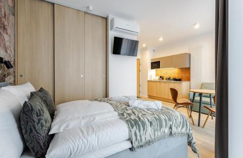 Jezyce Apartment | Stylowe Studio Very Berry w Poznaniu z Parkingiem i Balkonem by Noclegi Renters