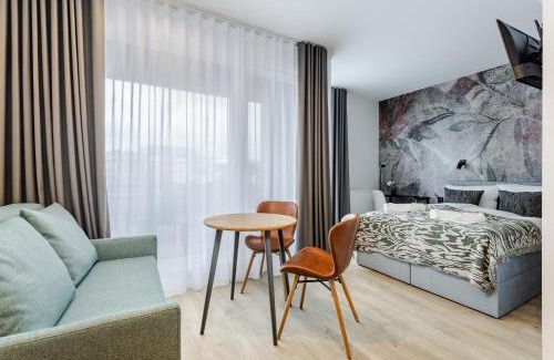 Jezyce Apartment | Stylowe Studio Very Berry w Poznaniu z Parkingiem i Balkonem by Noclegi Renters