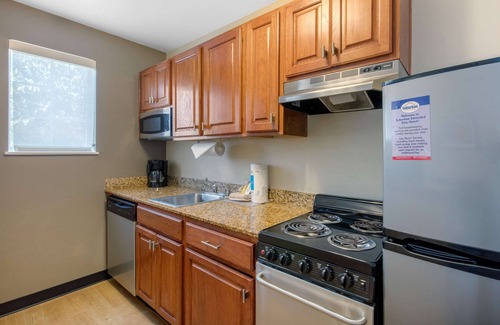 Homewood Hotel | Suburban Studios Birmingham Homewood I-65
