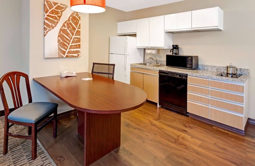 Executive Park Hotel | Suburban Studios Charlotte – Executive Park
