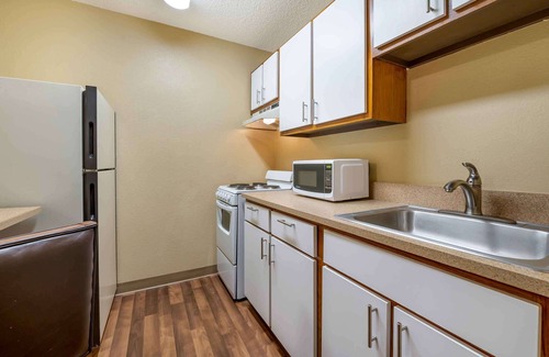 Indianapolis Hotel | Suburban Studios Indianapolis Northwest - College Parks
