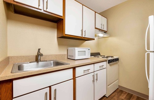 Indianapolis Hotel | Suburban Studios Indianapolis Northwest - College Parks