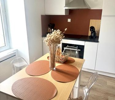 Chateauneuf-du-Faou Apartment | Suite Ar Menez Du