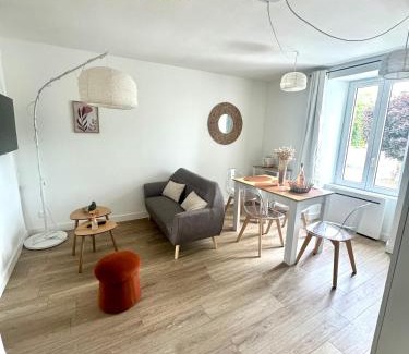 Chateauneuf-du-Faou Apartment | Suite Ar Menez Du
