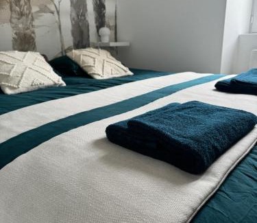 Chateauneuf-du-Faou Apartment | Suite Chemin de halage