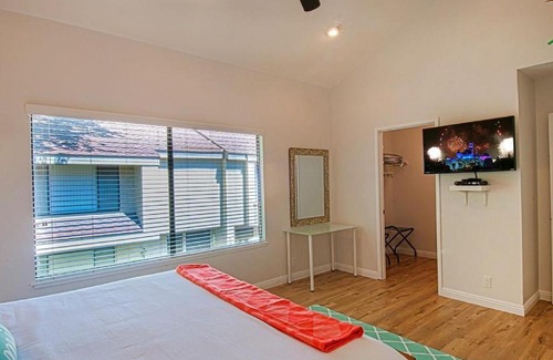Anaheim Resort House | Suite Escapes 6