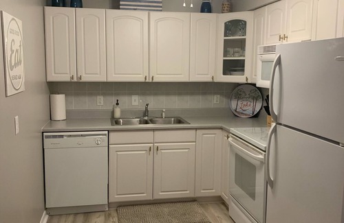New Buffalo Condo | 'Summer Breeze' Lakeside Condo - Walk to Town & Marina + POOL