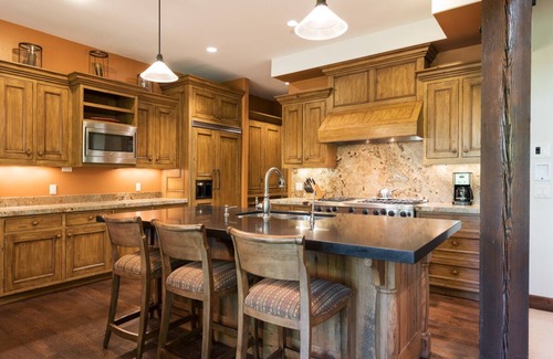 North Park City Cottage | Summer Dates Available! Glorious Cottage, Silver Star #15, with Private Hot Tub