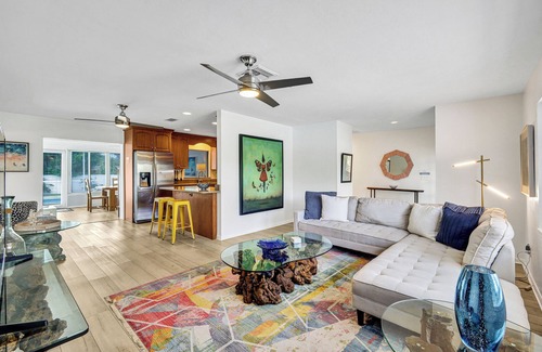 Connors House | Summer Fall Sale! Beach Daze-Heated Pool-Walk to Beach-Pickleball close!