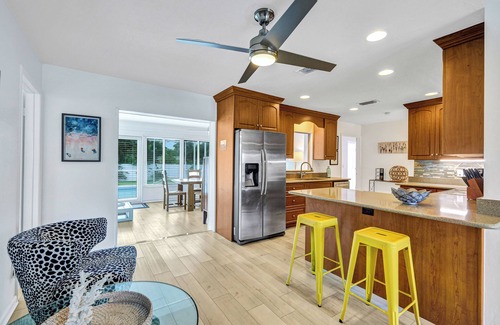 Connors House | Summer Fall Sale! Beach Daze-Heated Pool-Walk to Beach-Pickleball close!