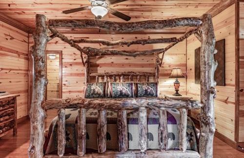 Pigeon Forge House | Summer Getaway w Grill Hot Tub & Resort Pool