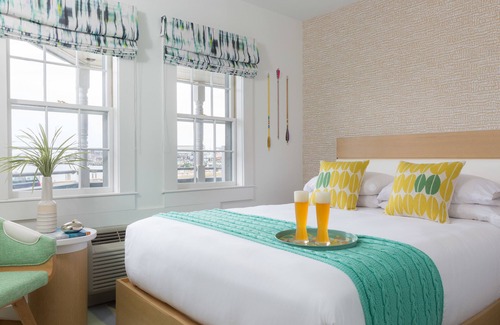 Oak Bluffs Hotel | Summercamp