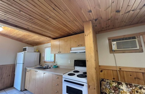 Wasaga Beach Cottage | SUMMERHILL
