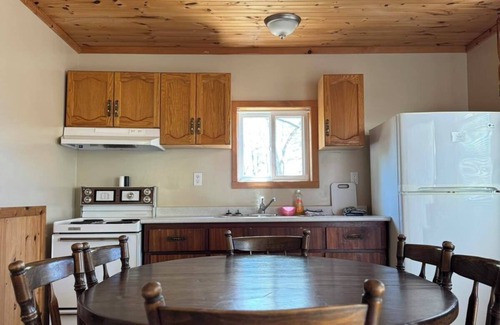 Wasaga Beach Cottage | SUMMERHILL