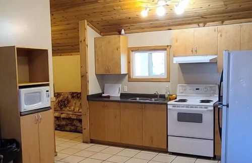Wasaga Beach Cottage | SUMMERHILL