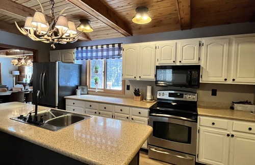 Cook Cabin | “Summerhouse” Surrounded by towering pines, big water views & sandy shores