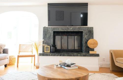 Venice Apartment | Sunny and Stylish 4BE 2BA Venice Beach Oasis