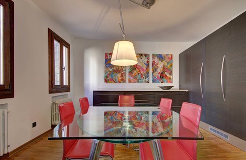 Cannaregio Apartment | SUNNY CANALVIEW 4pax, wifi, aircond