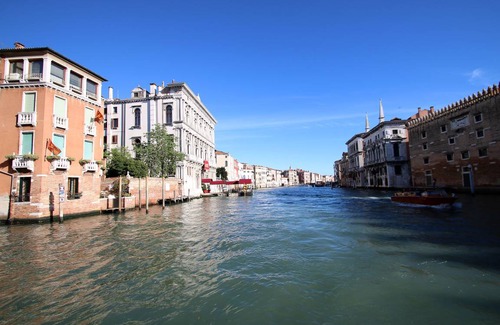 Cannaregio Apartment | SUNNY CANALVIEW 4pax, wifi, aircond