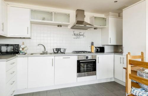 Hamworthy Apartment | Sunrise - Poole Town Balcony Views