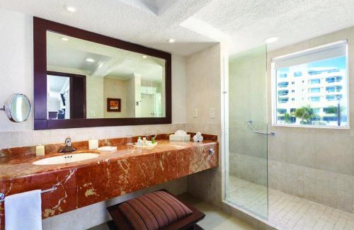 Punta Cancun Resort | Sunscape Cancun All-Inclusive Resort & Spa by Hyatt