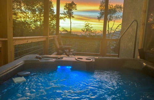 Wolf Laurel Cabin | Sunset Mtn View*Hot Tub*Massage Chair*Game Rm*Hiking*near Hatley Pointe*Fire Pit