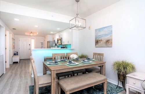 Treasure Island Condo | Sunset Vistas-Water/Beach FRONT unit, 2 bed/2 bath, Free Wi-Fi + Covered Parking