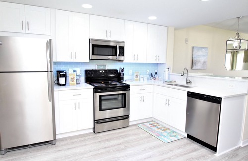 Treasure Island Condo | Sunset Vistas-Water/Beach FRONT unit, 2 bed/2 bath, Free Wi-Fi + Covered Parking