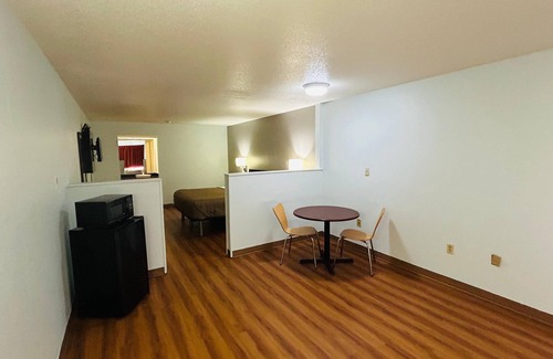 Tupelo Hotel | Super 7 Inn Tupelo