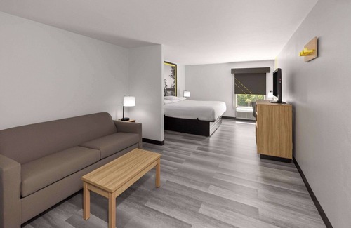 Alexandria Hotel | Super 8 by Wyndham Alexandria LA