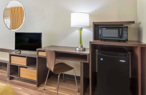 Fletcher Hotel | Super 8 by Wyndham Asheville Airport