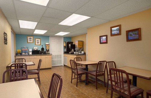 Swede Hill Hotel | Super 8 by Wyndham Austin Downtown/Capitol Area