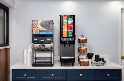 Woodlawn Hotel | Super 8 by Wyndham Baltimore Northwest