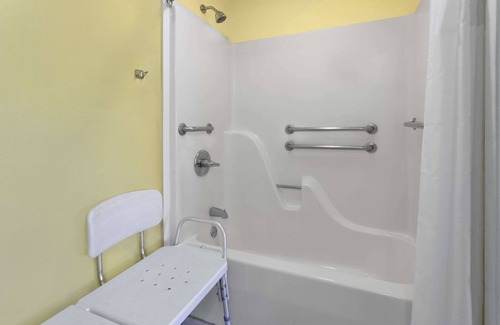 Breaux Bridge Hotel | Super 8 by Wyndham Breaux Bridge