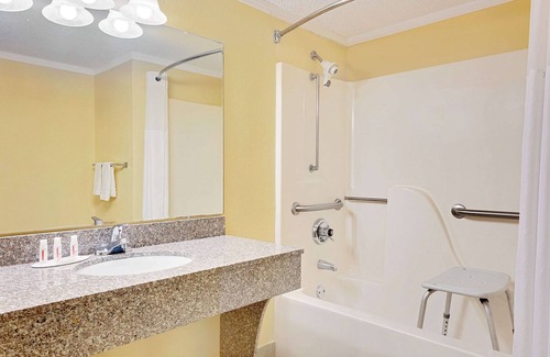 Cartersville Hotel | Super 8 by Wyndham Cartersville