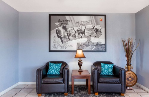 Cleburne Hotel | Super 8 by Wyndham Cleburne