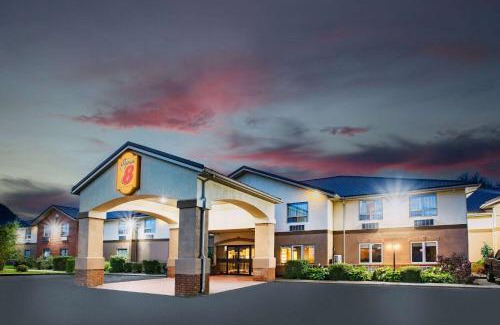 Cornwall Hotel | Super 8 by Wyndham Cornwall ON