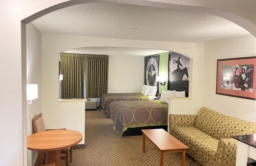 Fort Worth Hotel | Super 8 by Wyndham Fort Worth Downtown South