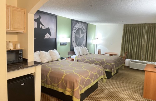 Fort Worth Hotel | Super 8 by Wyndham Fort Worth Downtown South