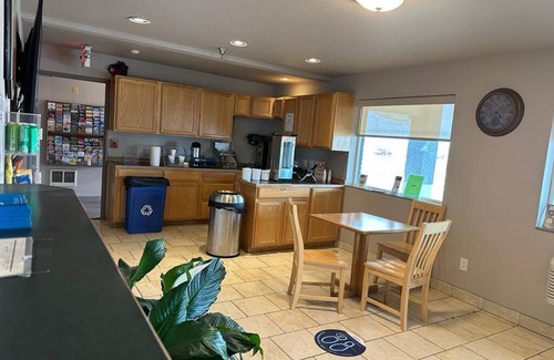 Greeley Hotel | Super 8 by Wyndham Greeley